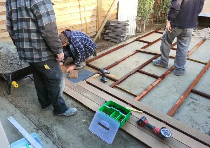 Stabilisé, balken met tussen de afstandsbalkjes en de eerste planken