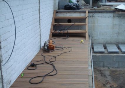 Open luie trap met bordes, catwalk :)